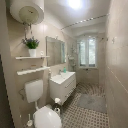 Apartment Stan Rr *